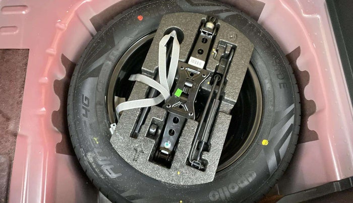 2022 Skoda KUSHAQ AMBITION 1.0L TSI AT, Petrol, Automatic, 21,733 km, Spare Tyre