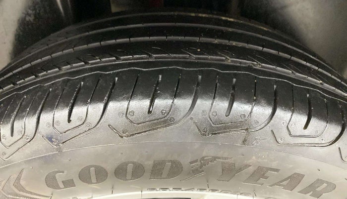 2022 Skoda KUSHAQ AMBITION 1.0L TSI AT, Petrol, Automatic, 21,733 km, Right Rear Tyre Tread