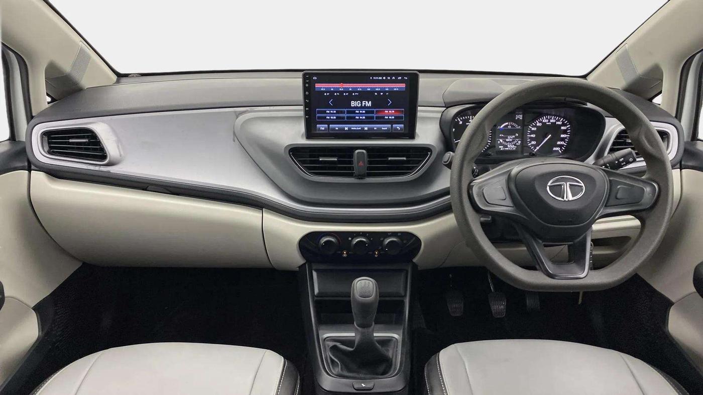 2022 Tata ALTROZ XE DIESEL, Diesel, Manual, 9,325 km, Dashboard