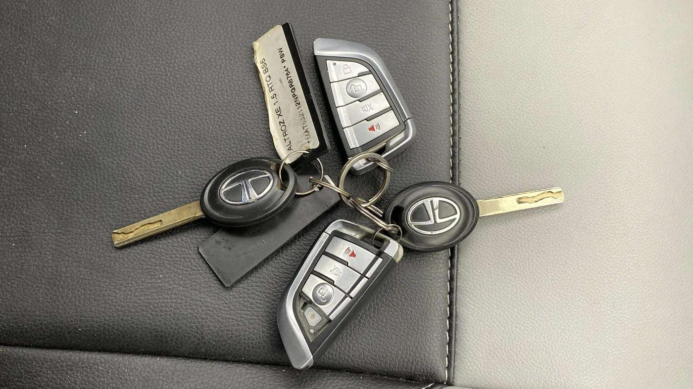 2022 Tata ALTROZ XE DIESEL, Diesel, Manual, 9,325 km, Key Close Up