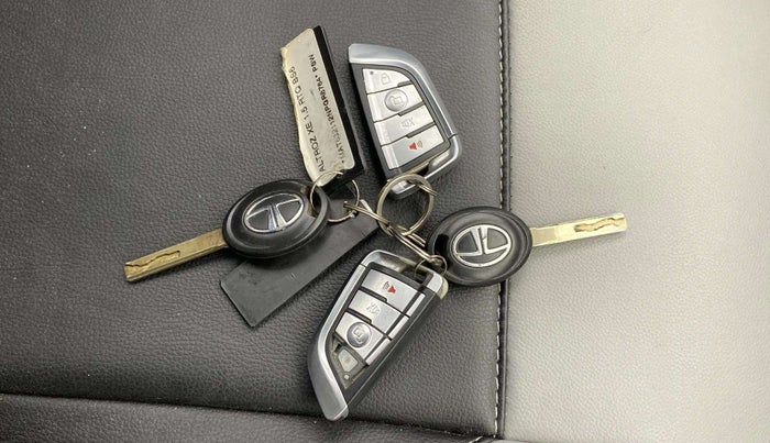 2022 Tata ALTROZ XE DIESEL, Diesel, Manual, 9,325 km, Key Close Up