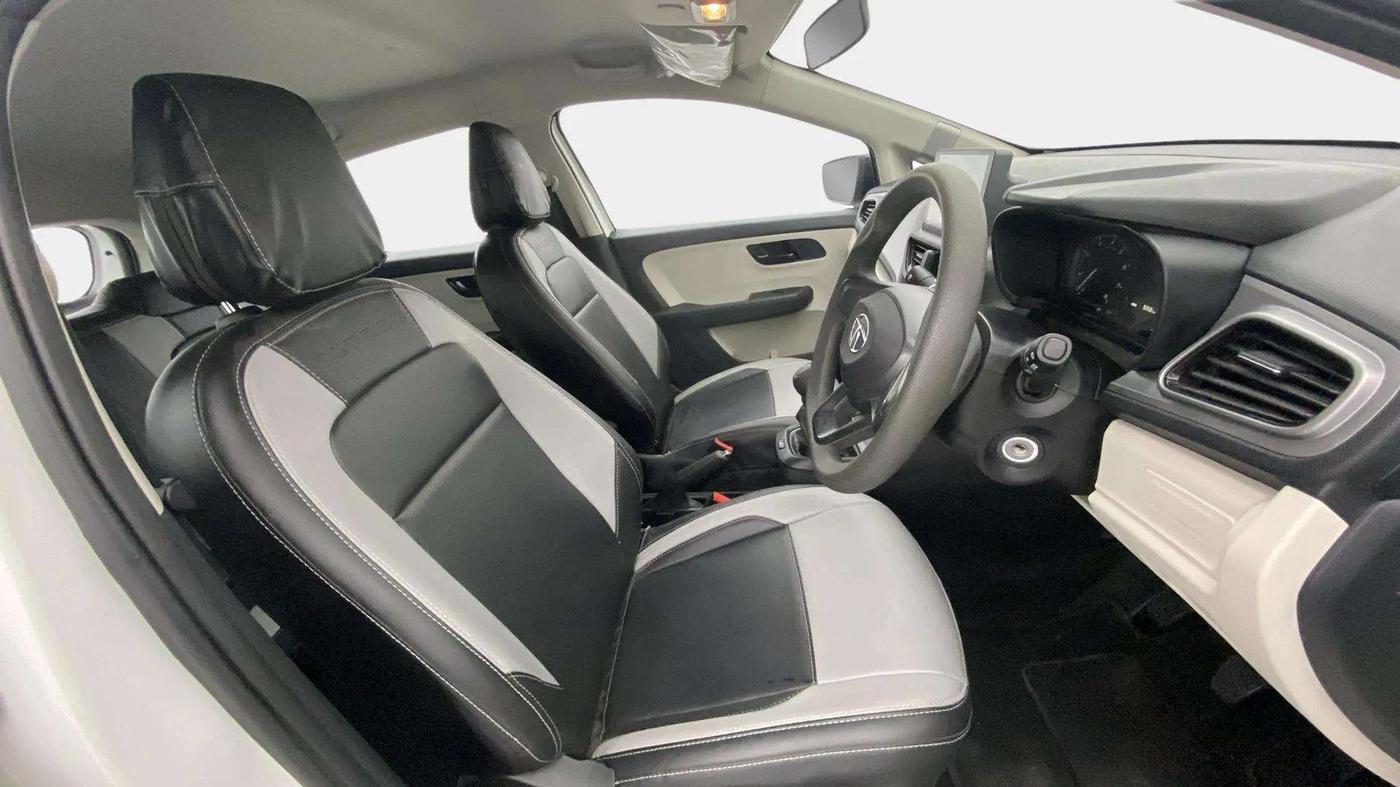 2022 Tata ALTROZ XE DIESEL, Diesel, Manual, 9,325 km, Right Side Front Door Cabin