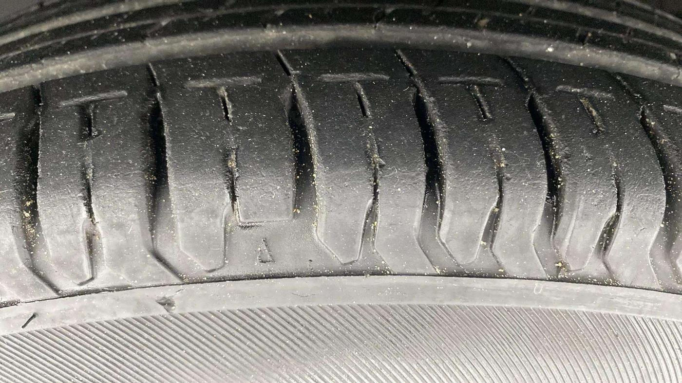 2022 Tata ALTROZ XE DIESEL, Diesel, Manual, 9,325 km, Left Front Tyre Tread