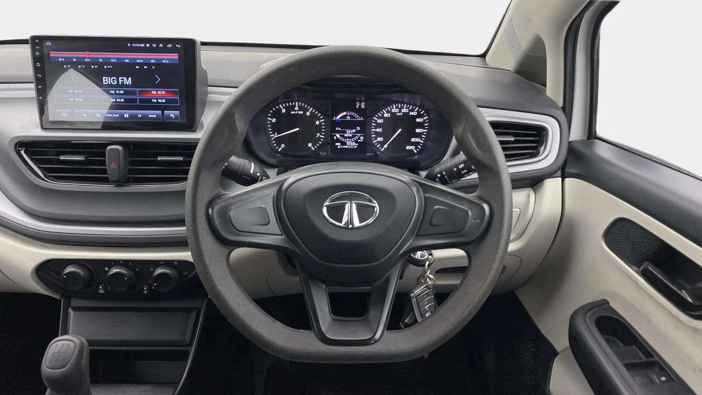 2022 Tata ALTROZ XE DIESEL, Diesel, Manual, 9,325 km, Steering Wheel Close Up