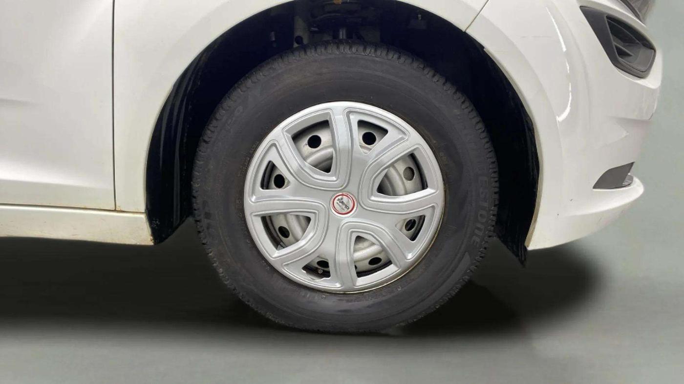2022 Tata ALTROZ XE DIESEL, Diesel, Manual, 9,325 km, Right Front Wheel