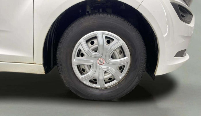 2022 Tata ALTROZ XE DIESEL, Diesel, Manual, 9,325 km, Right Front Wheel