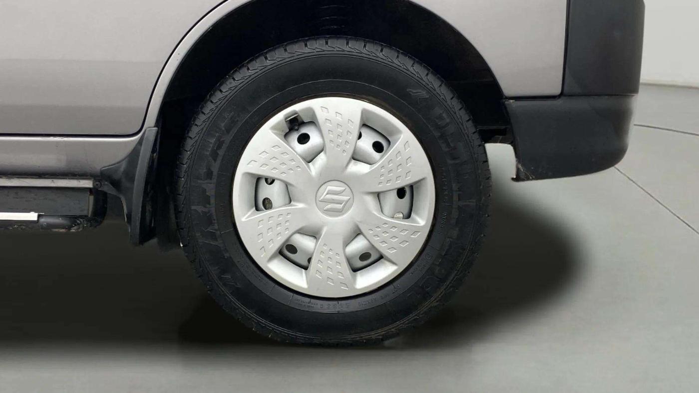 2022 Maruti Eeco 5 STR AC, Petrol, Manual, 7,499 km, Right Front Wheel