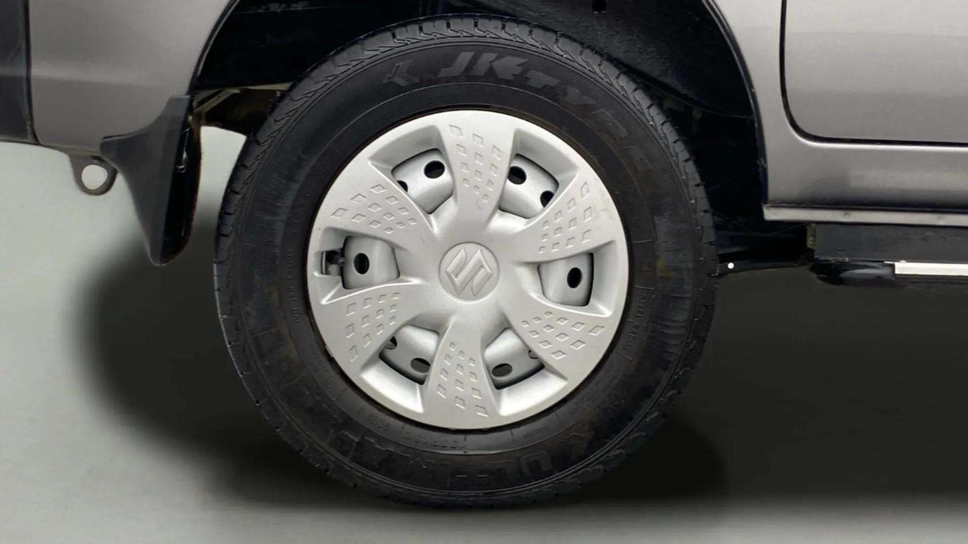 2022 Maruti Eeco 5 STR AC, Petrol, Manual, 7,499 km, Right Rear Wheel