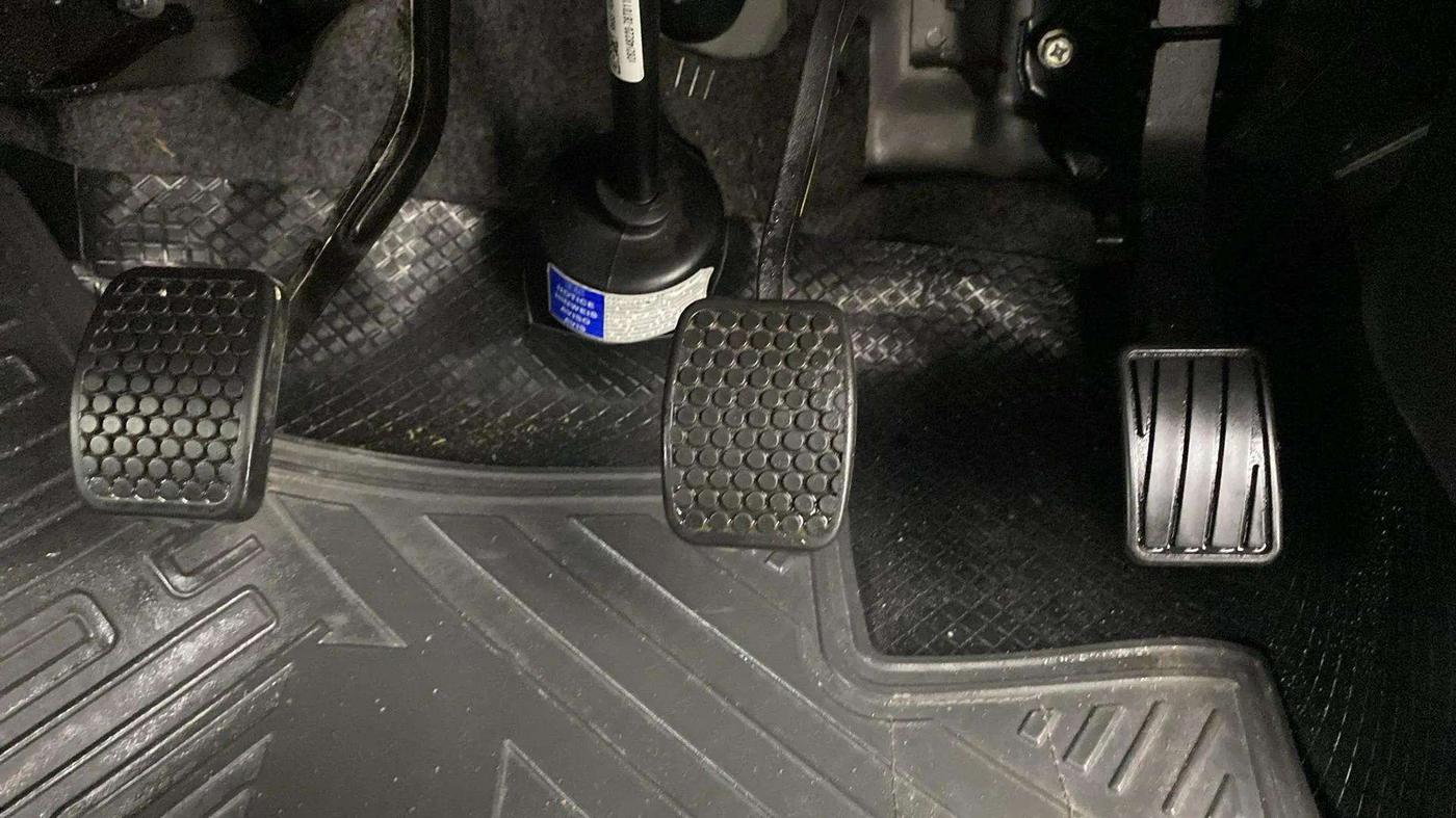 2022 Maruti Eeco 5 STR AC, Petrol, Manual, 7,499 km, Pedals