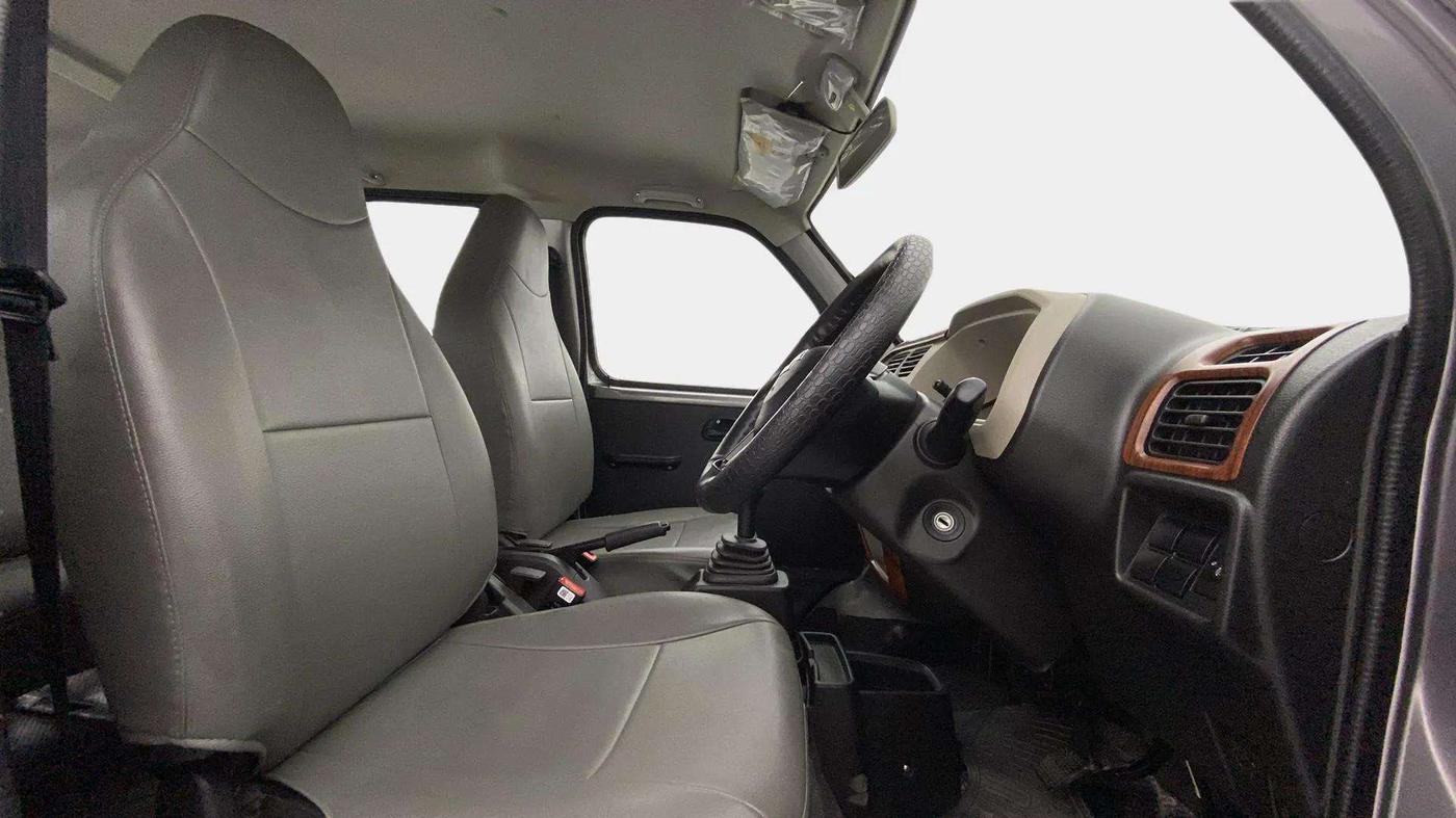 2022 Maruti Eeco 5 STR AC, Petrol, Manual, 7,499 km, Right Side Front Door Cabin