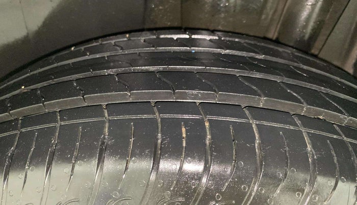 2023 Maruti BREZZA ZXI + SMART HYBRID DUAL TONE, Petrol, Manual, 8,434 km, Left Rear Tyre Tread