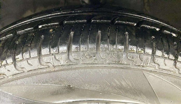 2014 Hyundai i10 MAGNA 1.1, Petrol, Manual, 79,104 km, Left Front Tyre Tread