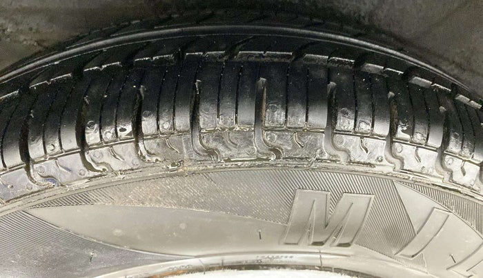 2014 Hyundai i10 MAGNA 1.1, Petrol, Manual, 79,104 km, Right Rear Tyre Tread