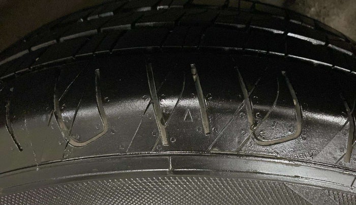 2018 Maruti Vitara Brezza VDI, Diesel, Manual, 24,765 km, Right Rear Tyre Tread