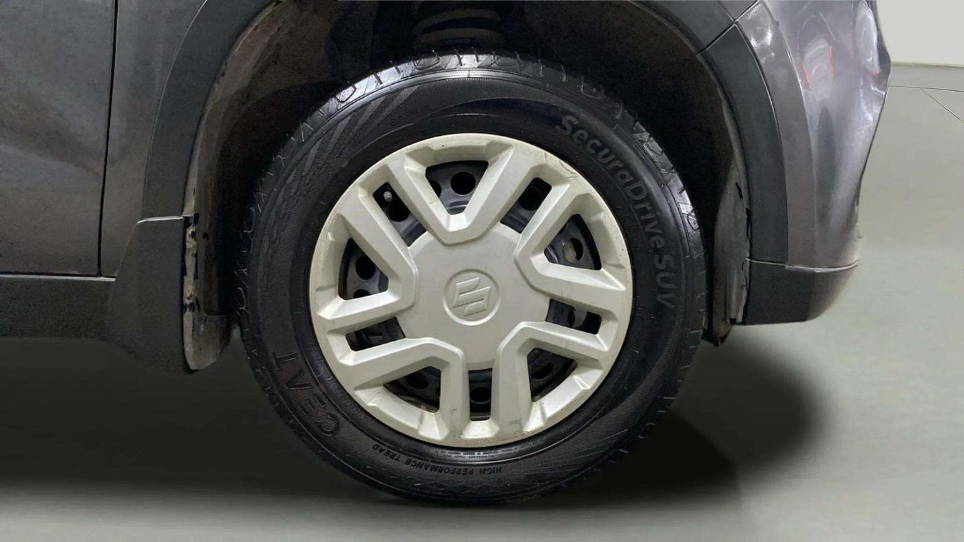2018 Maruti Vitara Brezza VDI, Diesel, Manual, 24,901 km, Right Front Wheel