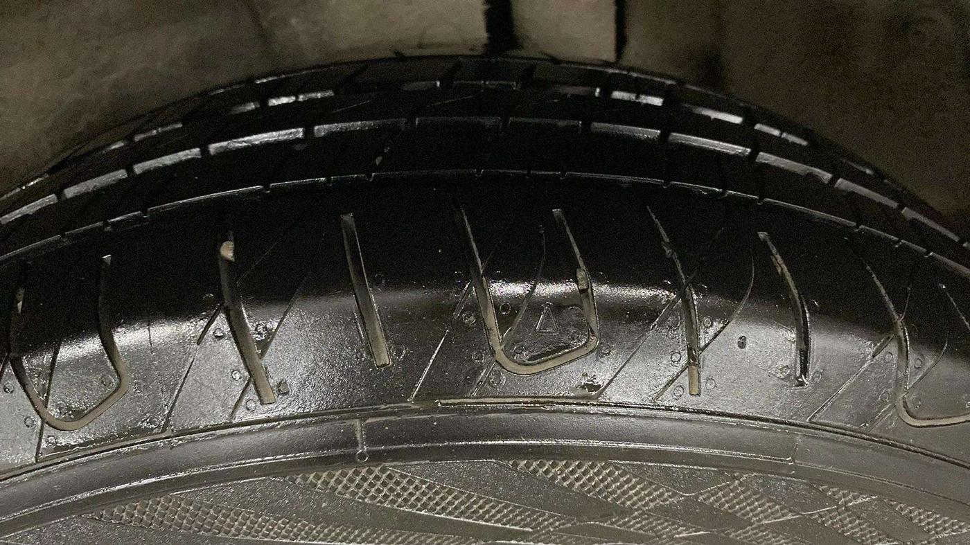 2018 Maruti Vitara Brezza VDI, Diesel, Manual, 24,901 km, Left Rear Tyre Tread