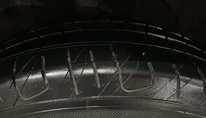 2018 Maruti Vitara Brezza VDI, Diesel, Manual, 24,765 km, Left Front Tyre Tread