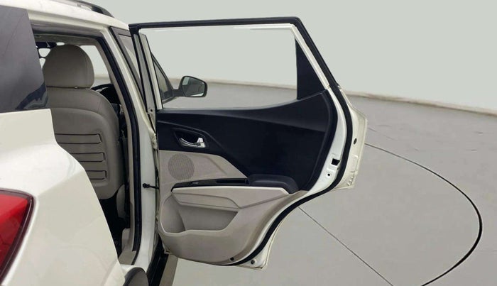 2022 Mahindra XUV300 W8 (O) 1.2 PETROL AMT, Petrol, Automatic, 41,723 km, RHS Rear Door