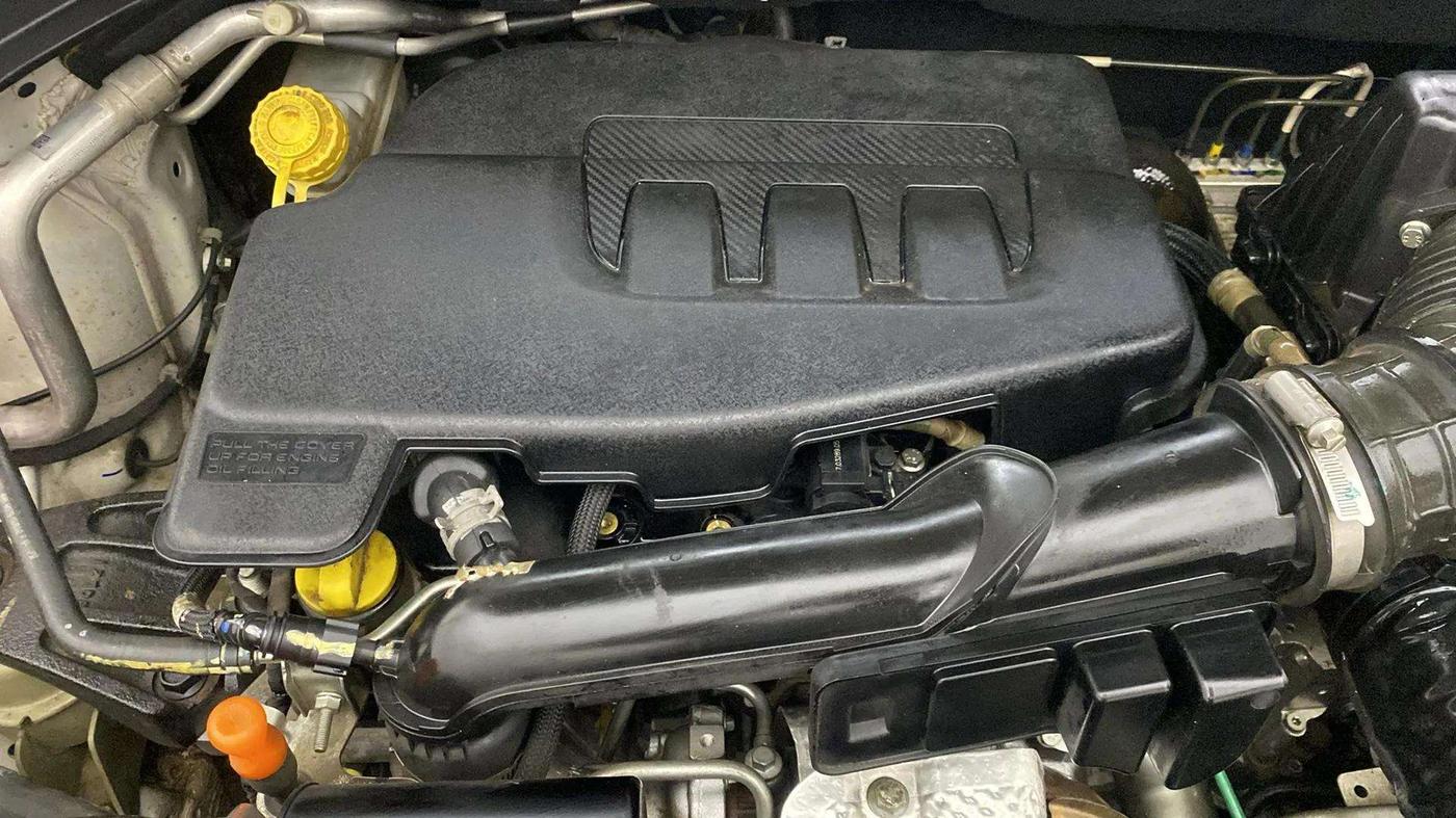 2022 Mahindra XUV300 W8 (O) 1.2 PETROL AMT, Petrol, Automatic, 41,723 km, Engine View