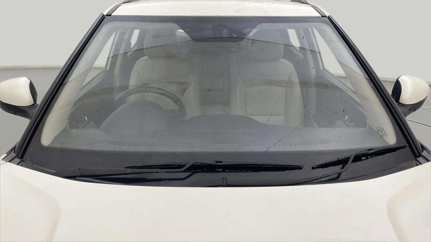 2022 Mahindra XUV300 W8 (O) 1.2 PETROL AMT, Petrol, Automatic, 41,723 km, Front Windshield