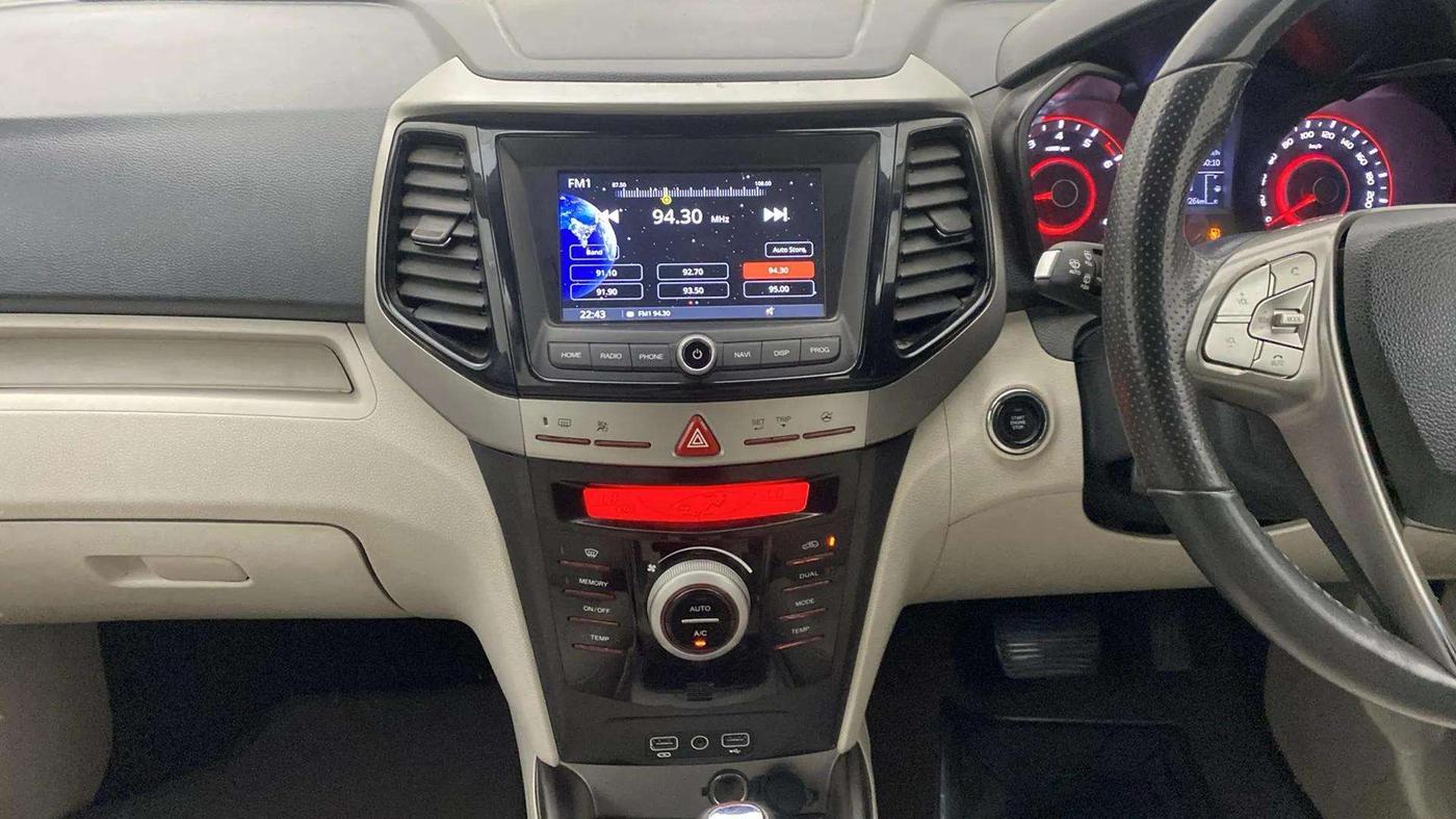2022 Mahindra XUV300 W8 (O) 1.2 PETROL AMT, Petrol, Automatic, 41,723 km, Air Conditioner