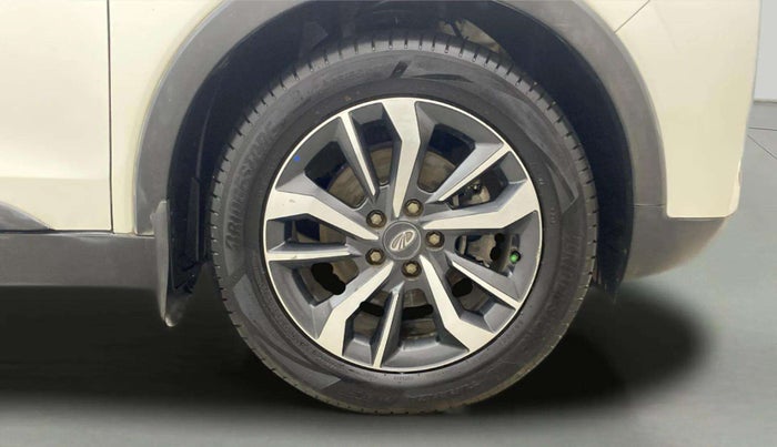 2022 Mahindra XUV300 W8 (O) 1.2 PETROL AMT, Petrol, Automatic, 41,723 km, Right Front Wheel