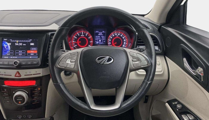 2022 Mahindra XUV300 W8 (O) 1.2 PETROL AMT, Petrol, Automatic, 41,723 km, Steering Wheel Close Up