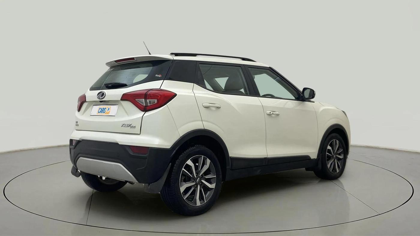 2022 Mahindra XUV300 W8 (O) 1.2 PETROL AMT, Petrol, Automatic, 41,723 km, Right Back Diagonal
