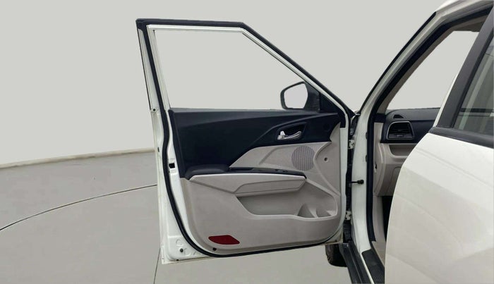 2022 Mahindra XUV300 W8 (O) 1.2 PETROL AMT, Petrol, Automatic, 41,723 km, LHS Front Door