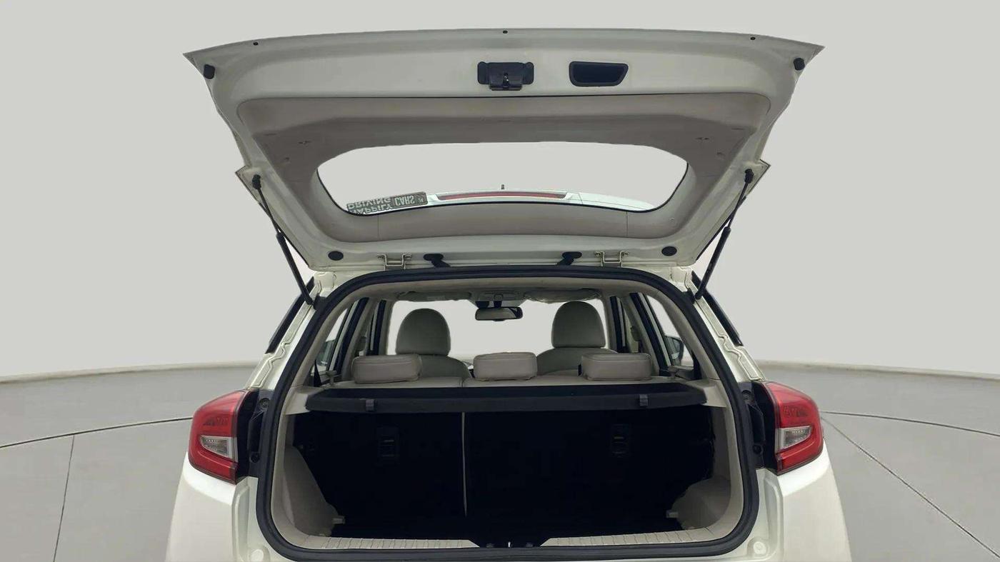 2022 Mahindra XUV300 W8 (O) 1.2 PETROL AMT, Petrol, Automatic, 41,723 km, Boot Door Open