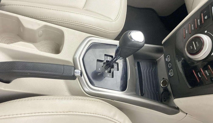 2022 Mahindra XUV300 W8 (O) 1.2 PETROL AMT, Petrol, Automatic, 41,723 km, Gear Lever