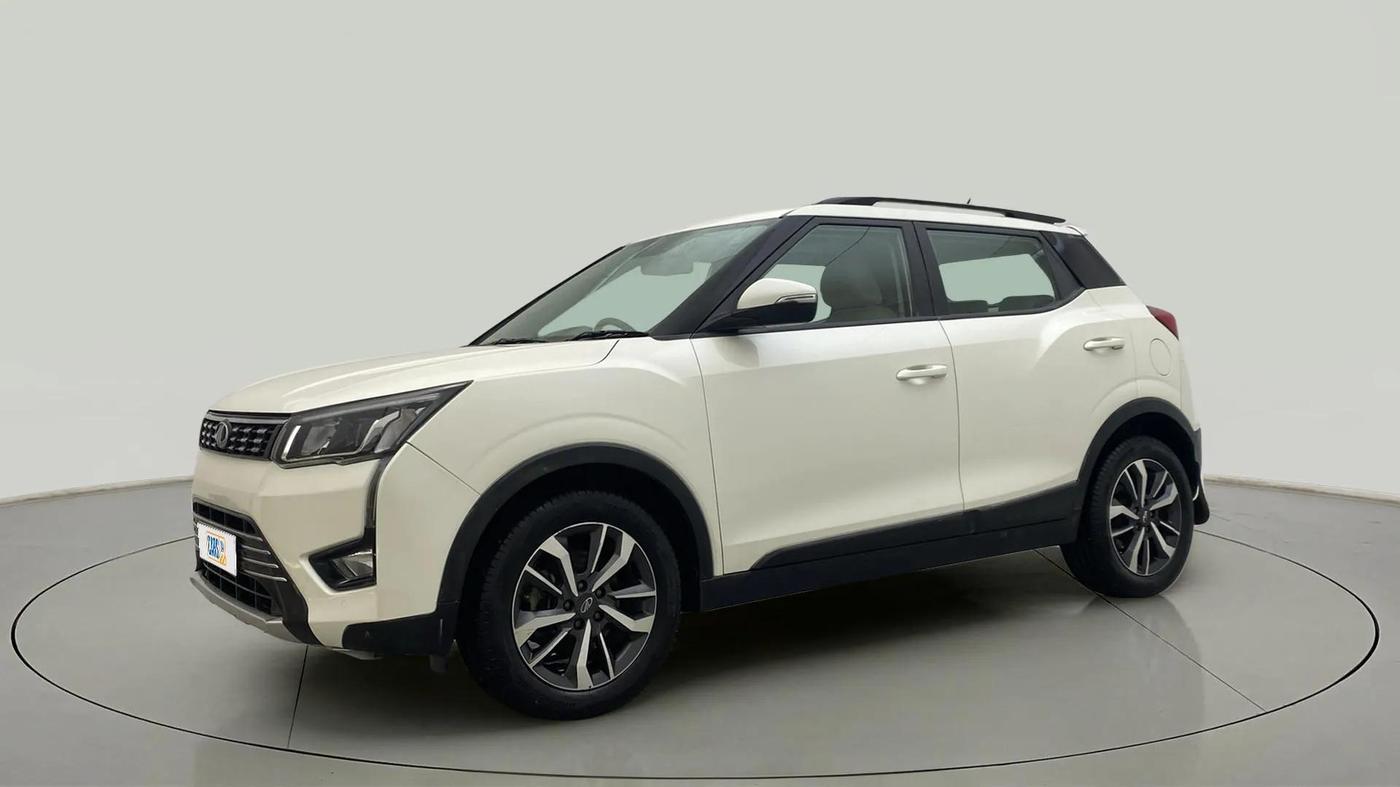 2022 Mahindra XUV300 W8 (O) 1.2 PETROL AMT, Petrol, Automatic, 41,723 km, Left Front Diagonal