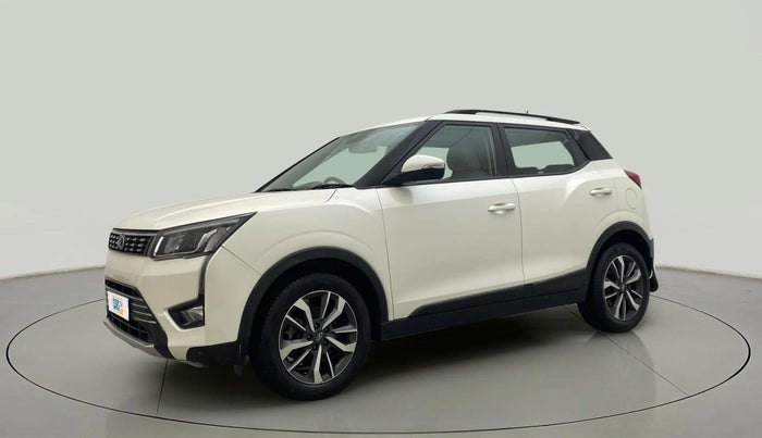 2022 Mahindra XUV300 W8 (O) 1.2 PETROL AMT, Petrol, Automatic, 41,723 km, Left Front Diagonal