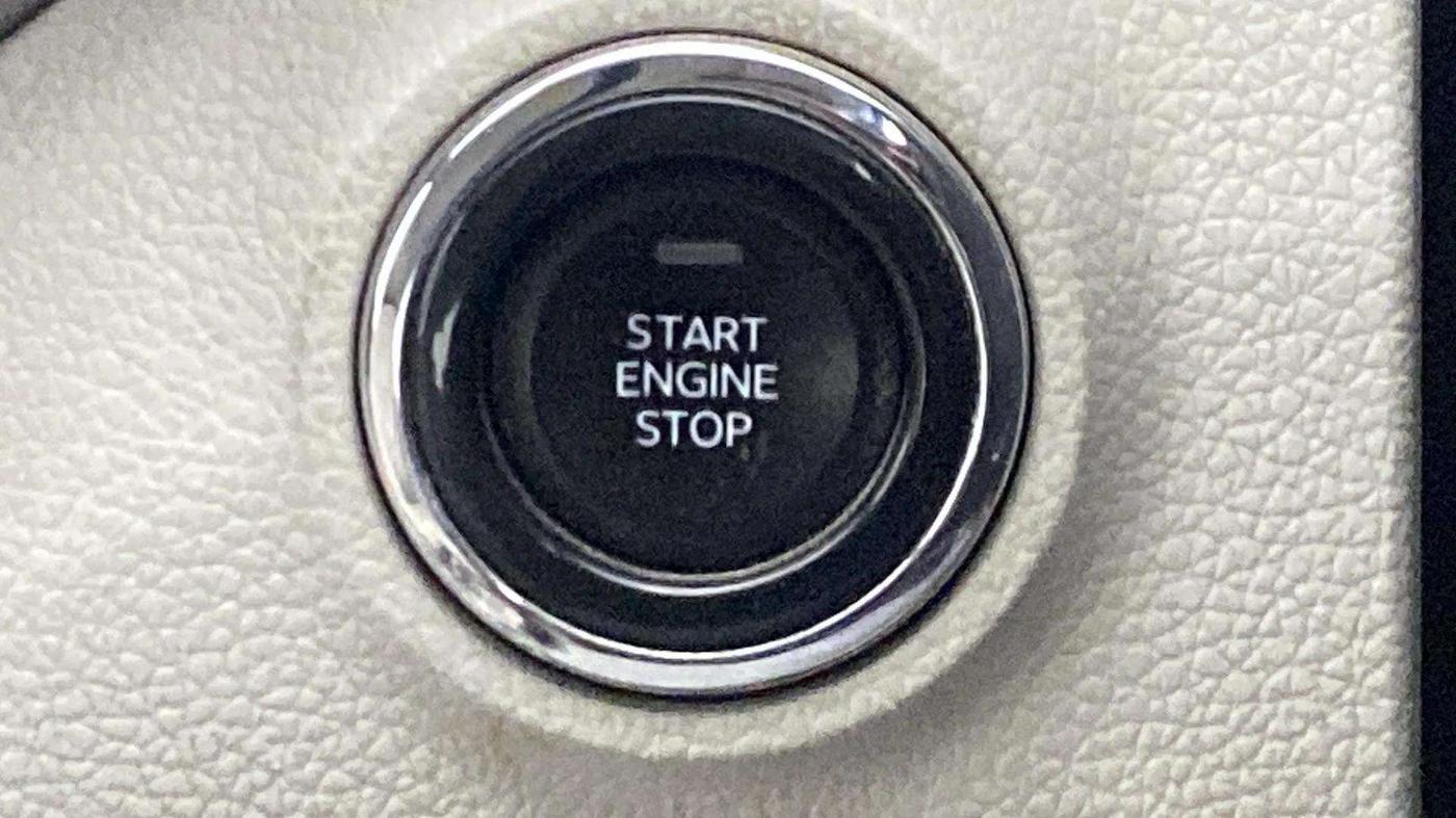 2022 Mahindra XUV300 W8 (O) 1.2 PETROL AMT, Petrol, Automatic, 41,723 km, Keyless Start/ Stop Button