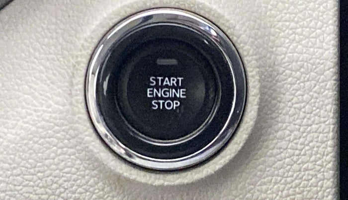 2022 Mahindra XUV300 W8 (O) 1.2 PETROL AMT, Petrol, Automatic, 41,723 km, Keyless Start/ Stop Button