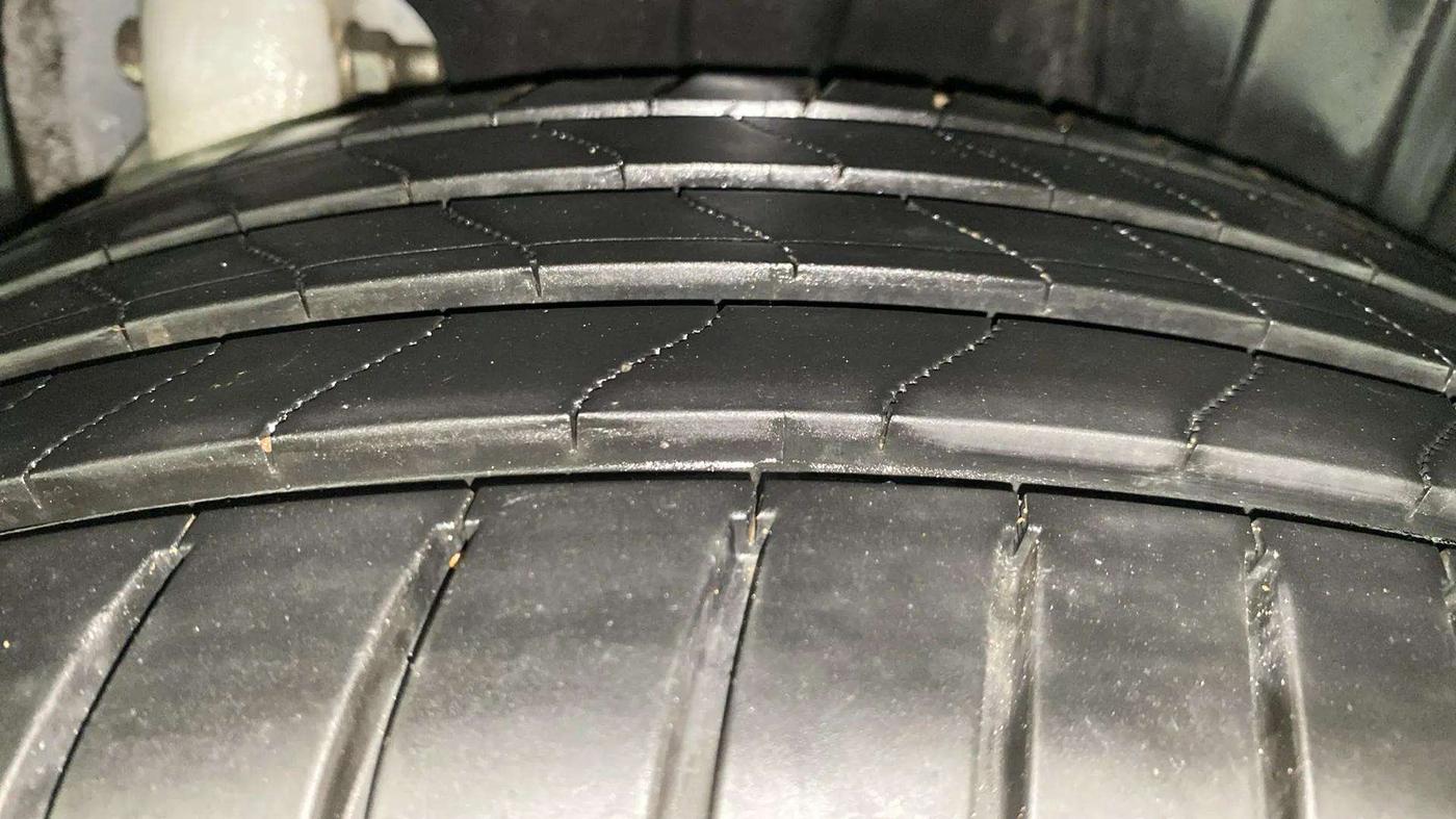 2022 Mahindra XUV300 W8 (O) 1.2 PETROL AMT, Petrol, Automatic, 41,723 km, Left Rear Tyre Tread