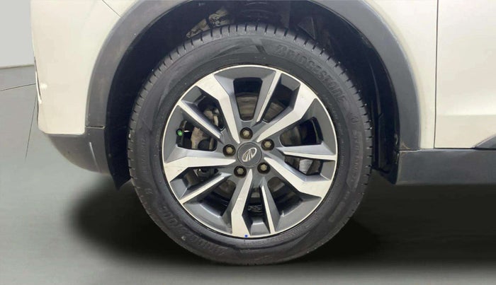 2022 Mahindra XUV300 W8 (O) 1.2 PETROL AMT, Petrol, Automatic, 41,723 km, Left Front Wheel