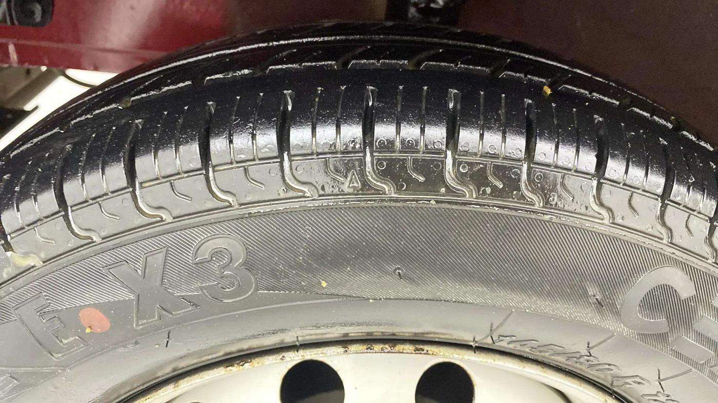 2014 Hyundai Eon ERA +, Petrol, Manual, 56,131 km, Left Front Tyre Tread
