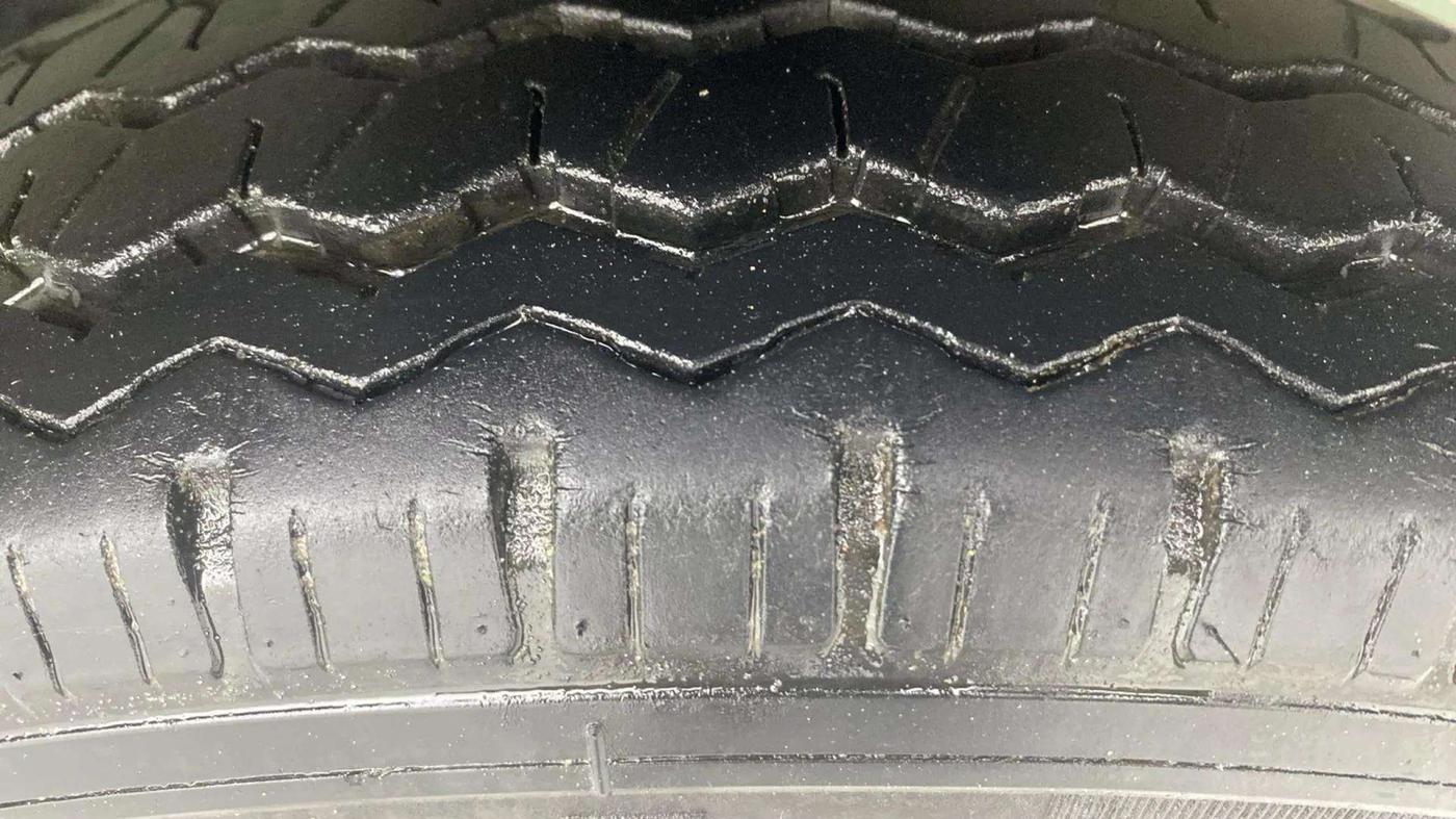 2021 Maruti Eeco 5 STR WITH A/C+HTR, Petrol, Manual, 8,665 km, Right Front Tyre Tread