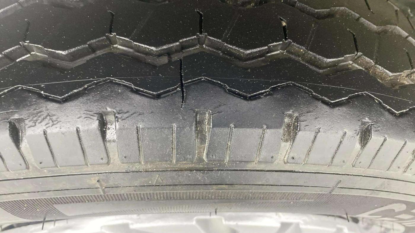 2021 Maruti Eeco 5 STR WITH A/C+HTR, Petrol, Manual, 8,665 km, Right Rear Tyre Tread