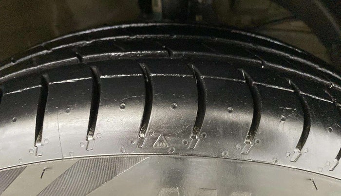 2017 Maruti Dzire VXI, Petrol, Manual, 37,982 km, Right Front Tyre Tread
