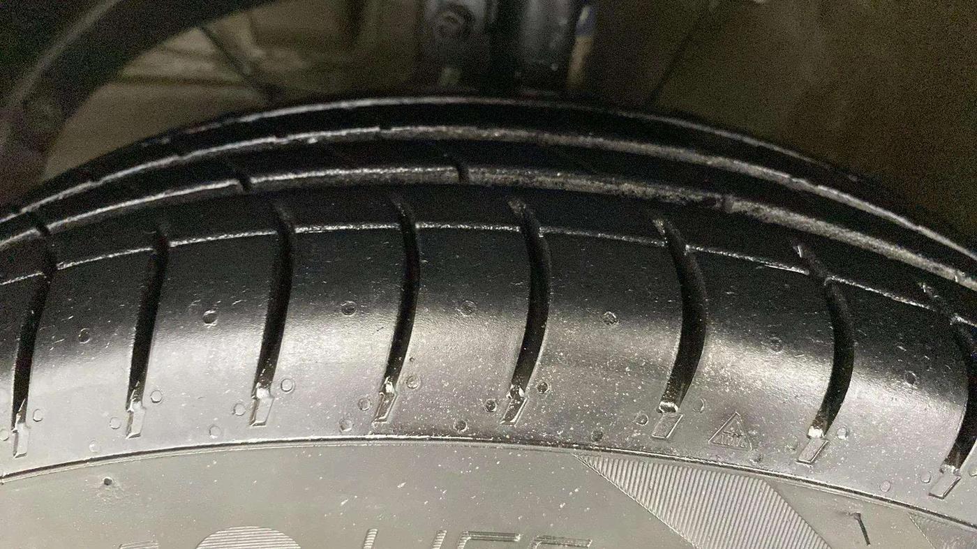 2017 Maruti Dzire VXI, Petrol, Manual, 38,132 km, Left Front Tyre Tread