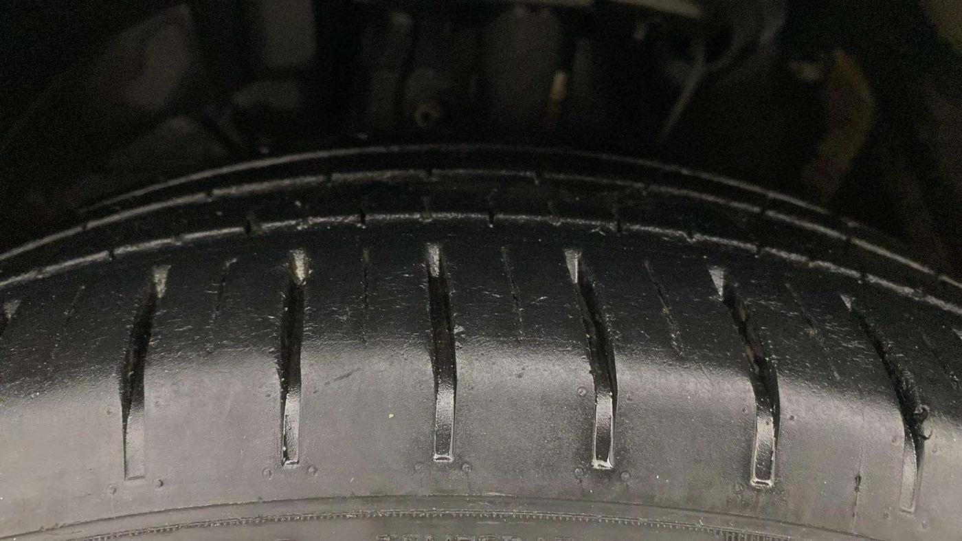 2017 Maruti Baleno ZETA PETROL 1.2, Petrol, Manual, 88,565 km, Left Front Tyre Tread