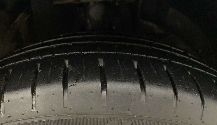 2017 Maruti Baleno ZETA PETROL 1.2, Petrol, Manual, 88,565 km, Right Front Tyre Tread