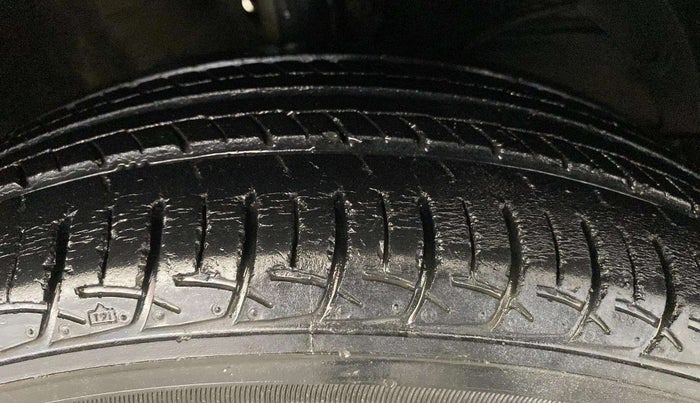 2016 Maruti Baleno DELTA PETROL 1.2, Petrol, Manual, 35,492 km, Right Front Tyre Tread