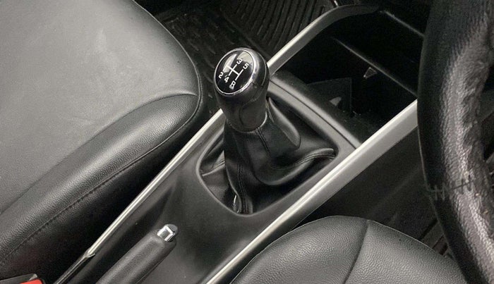 2016 Maruti Baleno DELTA PETROL 1.2, Petrol, Manual, 35,492 km, Gear lever - Knob cover torn