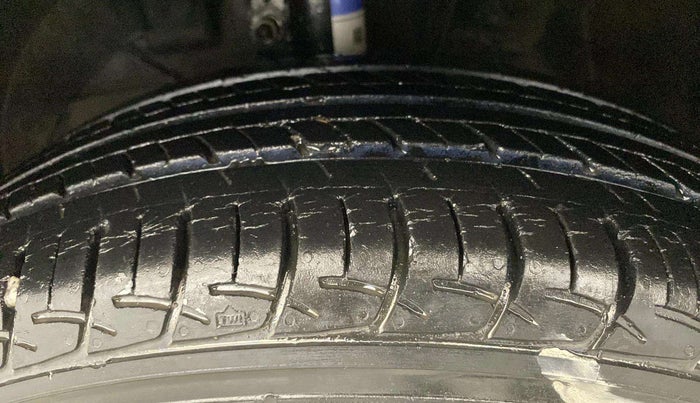 2016 Maruti Baleno DELTA PETROL 1.2, Petrol, Manual, 35,492 km, Left Front Tyre Tread