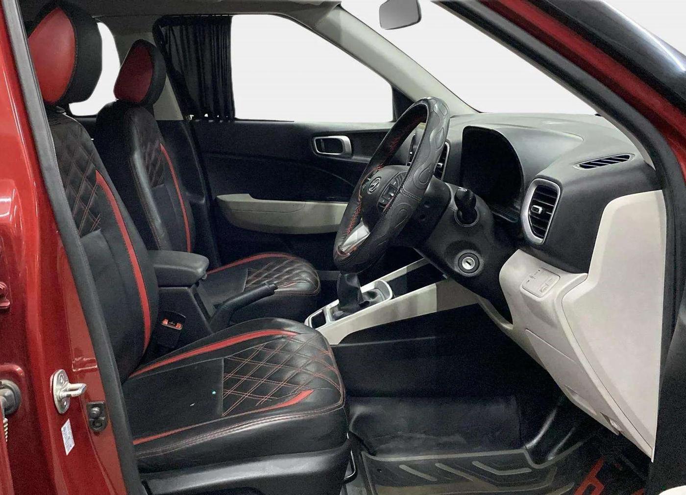 2023 Hyundai VENUE S 1.2, Petrol, Manual, 14,231 km, Right Side Rear Door Cabin