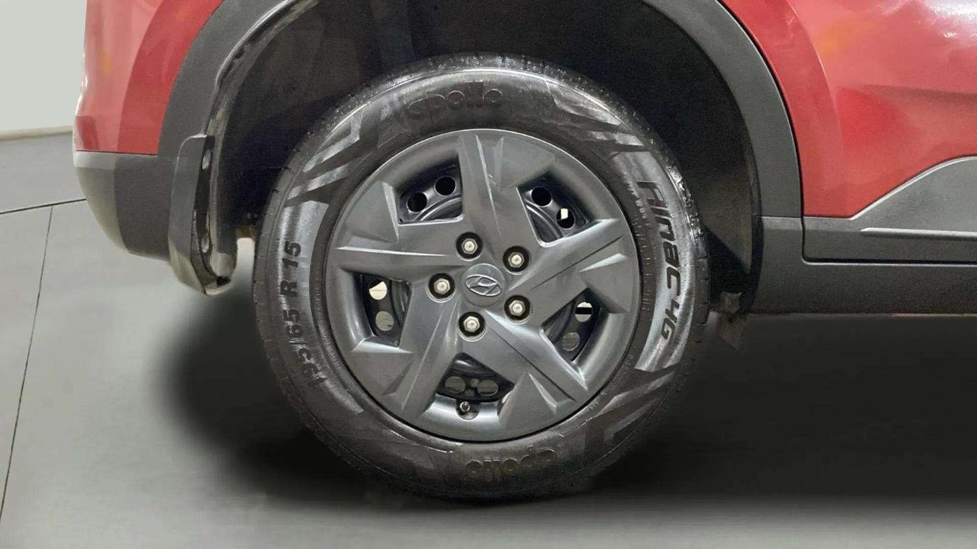 2023 Hyundai VENUE S 1.2, Petrol, Manual, 14,231 km, Right Rear Wheel