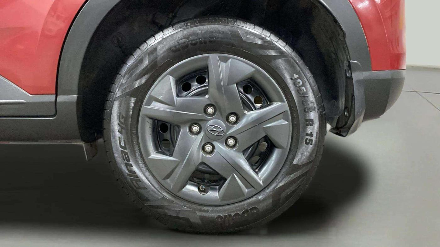 2023 Hyundai VENUE S 1.2, Petrol, Manual, 14,231 km, Left Rear Wheel